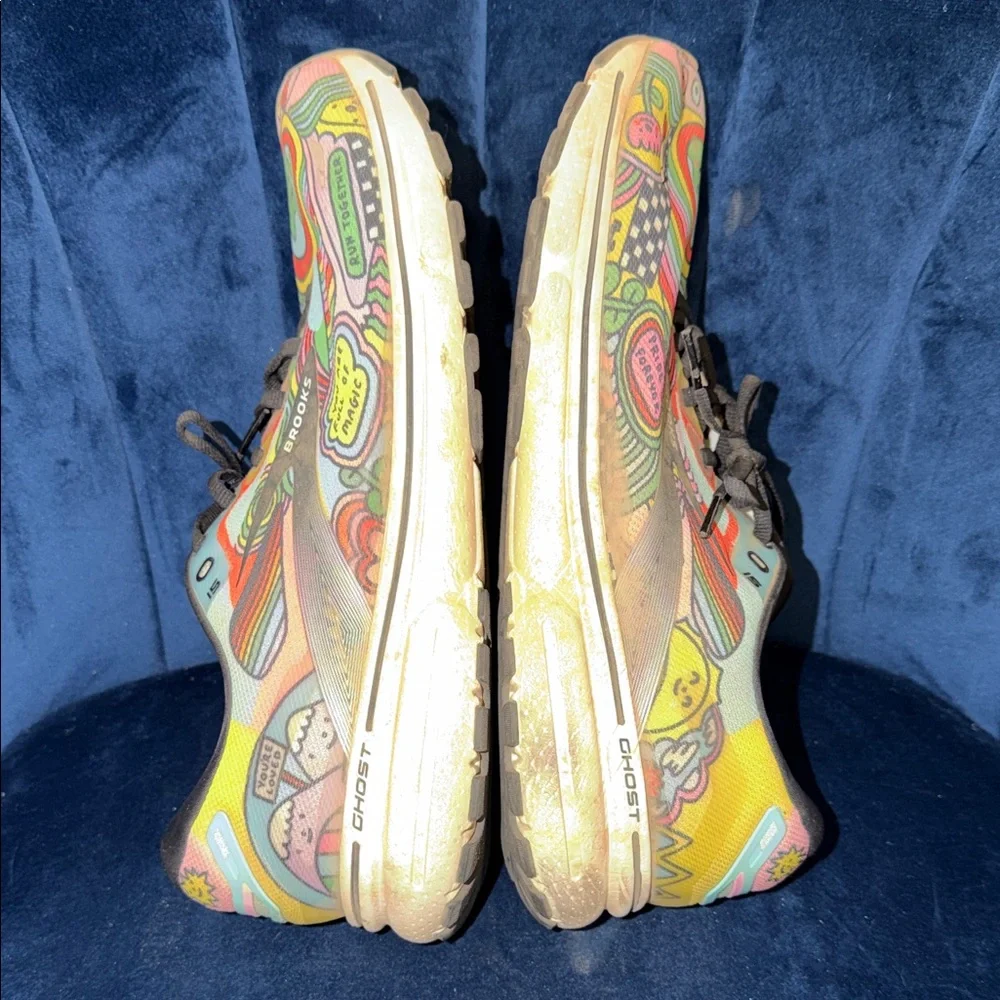 Brooks x Wednesday Holmes Ghost 15 Run With Pride Graphic Running Shoes Size 12 - Picture 5 of 6
